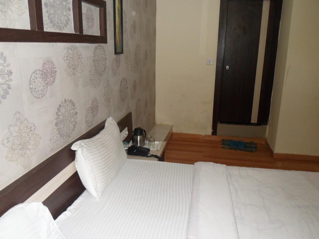 Hotel Avion Inn Ahmedabad Phòng bức ảnh