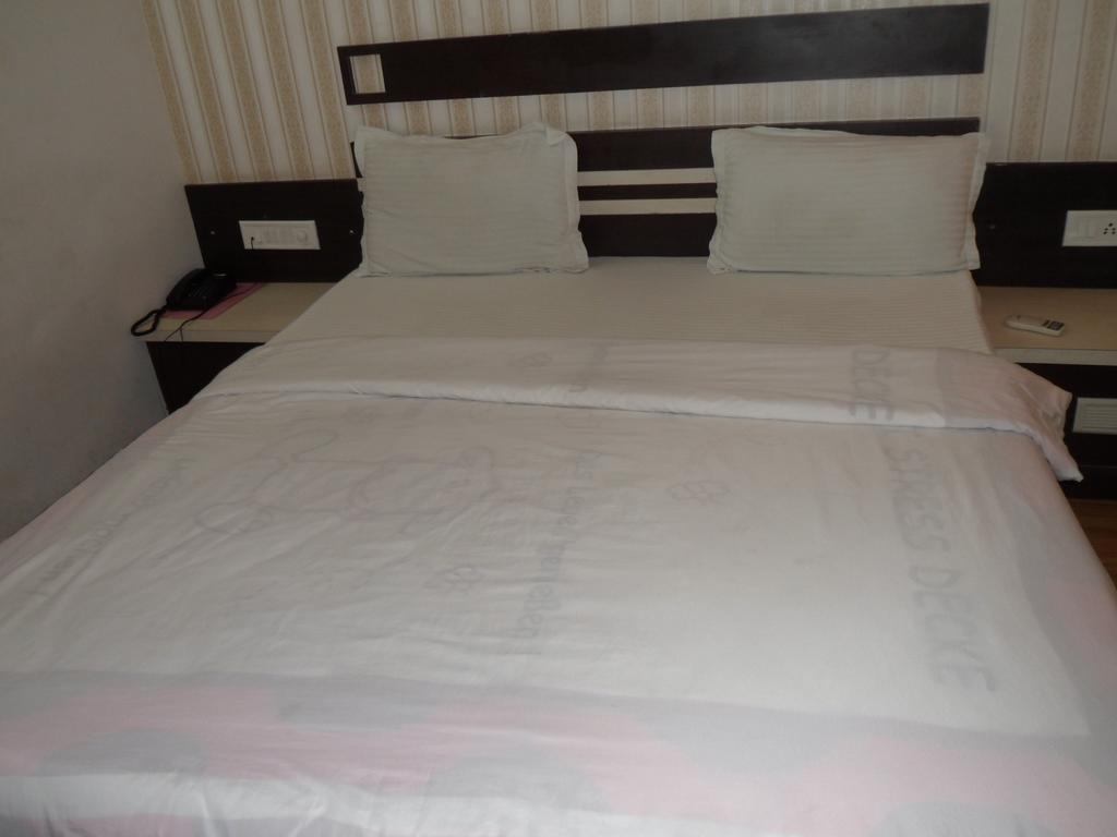 Hotel Avion Inn Ahmedabad Phòng bức ảnh